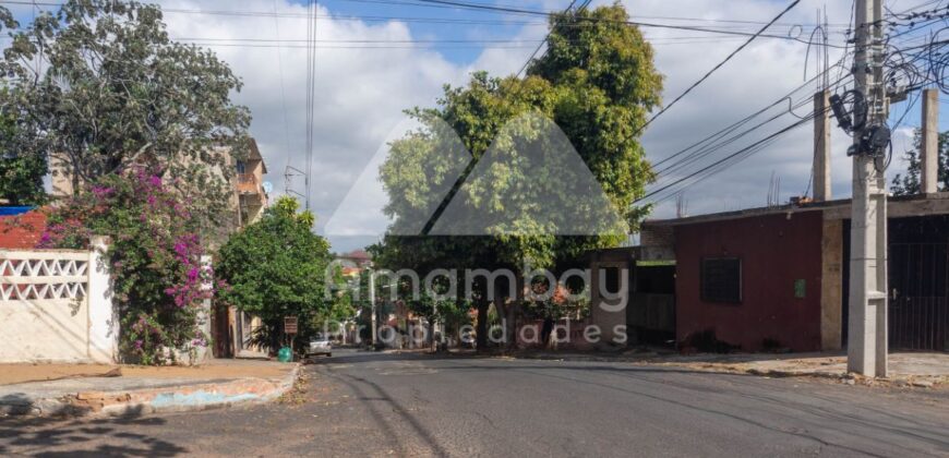 0484 CASA EN BARRIO SAJONIA, ZONA PALACIO DE JUSTICIA