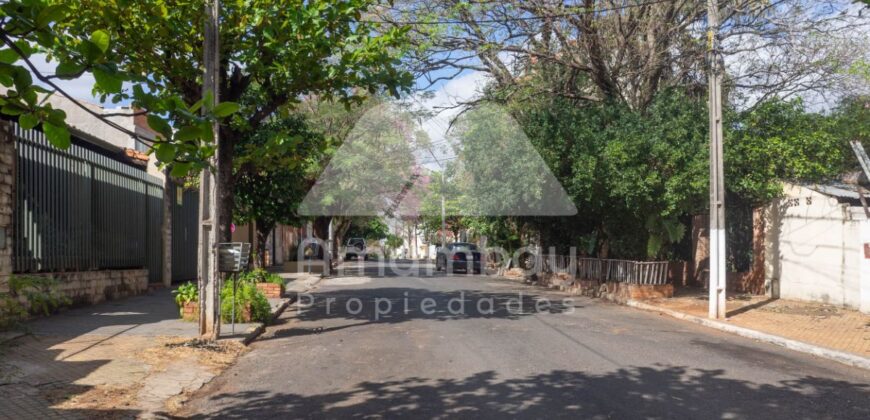 0484 CASA EN BARRIO SAJONIA, ZONA PALACIO DE JUSTICIA
