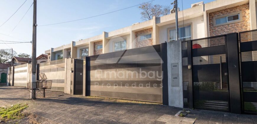 A0322 ALQUILO DÚPLEX AMOBLADO EN LAMBARÉ, ZONA YACHT Y GOLF CLUB