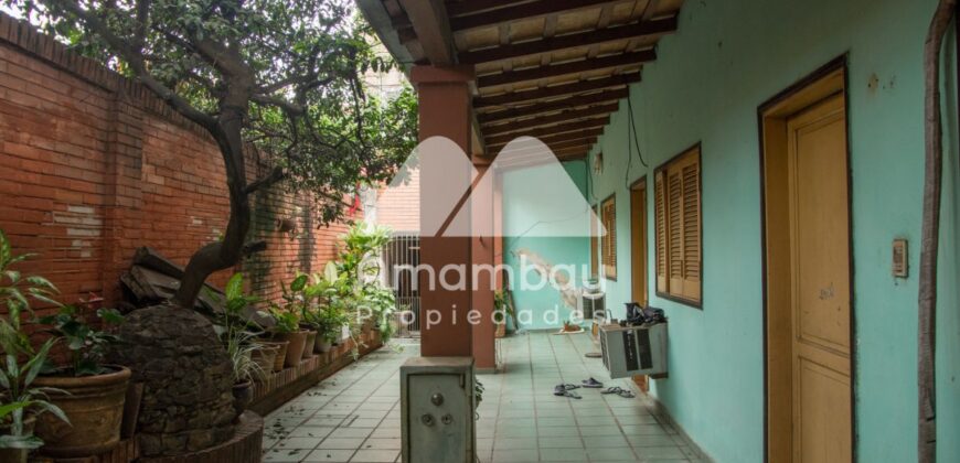 0048 CASA CON SALÓN COMERCIAL, BARRIO SAJONIA