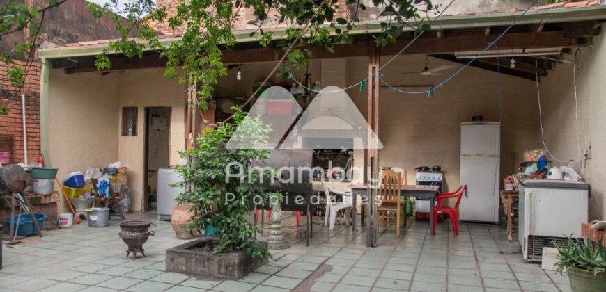 0048 CASA CON SALÓN COMERCIAL, BARRIO SAJONIA