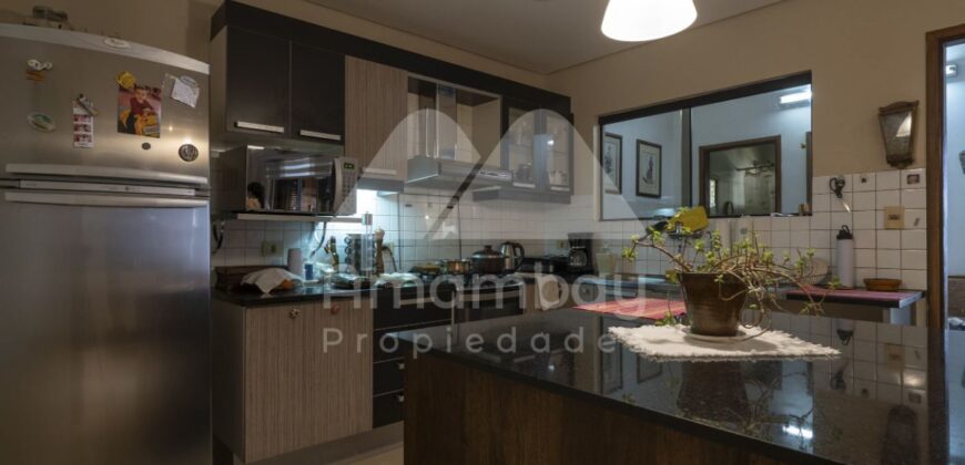 0499 DÚPLEX EN BARRIO MBURUCUYA, ZONA CASA RICA