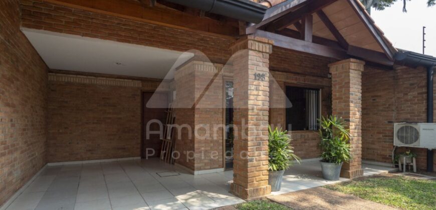 0499 DÚPLEX EN BARRIO MBURUCUYA, ZONA CASA RICA