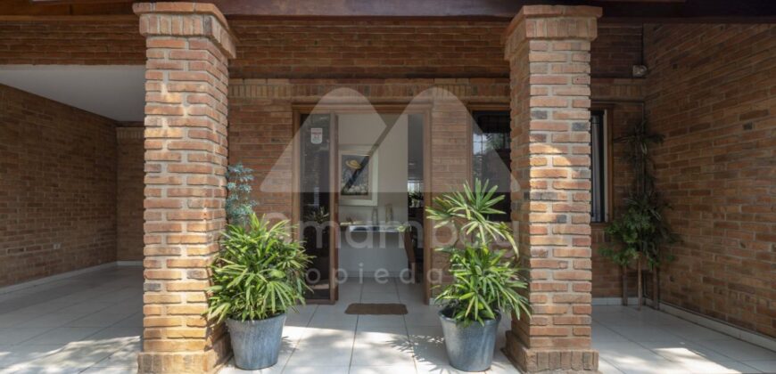 0499 DÚPLEX EN BARRIO MBURUCUYA, ZONA CASA RICA