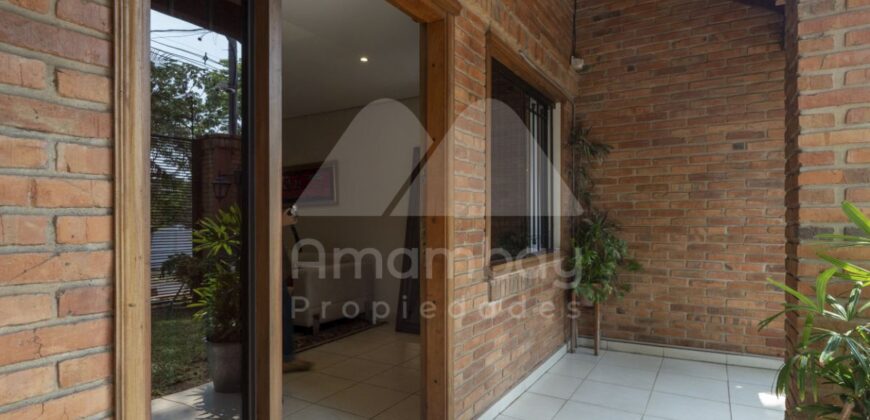 0499 DÚPLEX EN BARRIO MBURUCUYA, ZONA CASA RICA