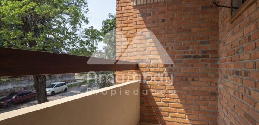 0499 DÚPLEX EN BARRIO MBURUCUYA, ZONA CASA RICA