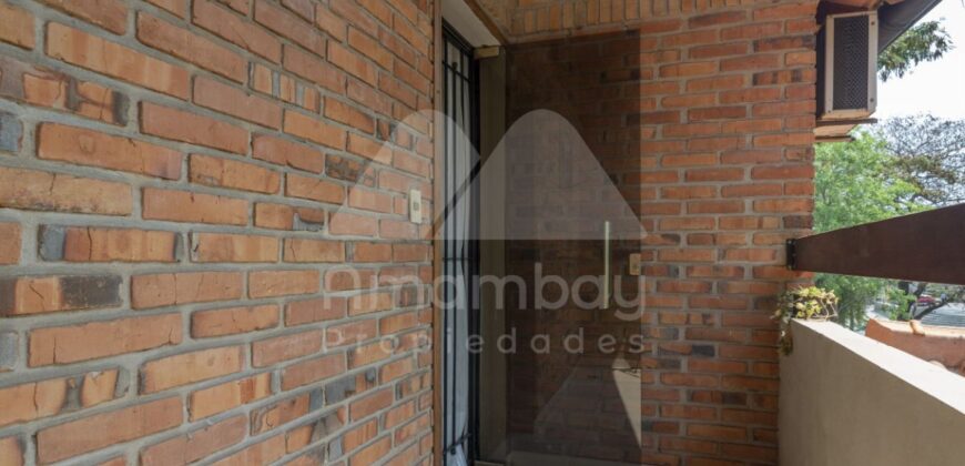 0499 DÚPLEX EN BARRIO MBURUCUYA, ZONA CASA RICA