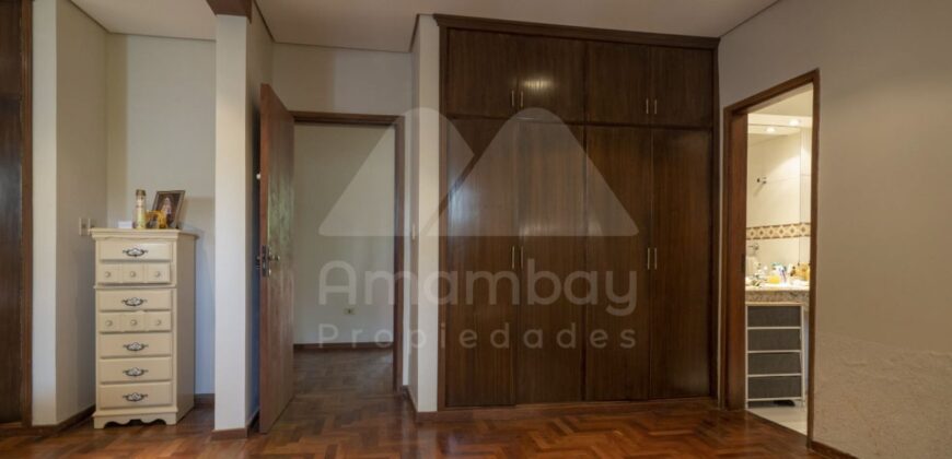 0499 DÚPLEX EN BARRIO MBURUCUYA, ZONA CASA RICA
