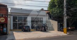 A0323 ALQUILO SALONES COMERCIALES, BO. MBURUCUYA