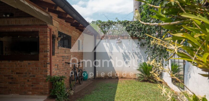 0499 DÚPLEX EN BARRIO MBURUCUYA, ZONA CASA RICA