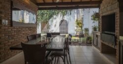 0499 DÚPLEX EN BARRIO MBURUCUYA, ZONA CASA RICA