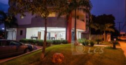 0166 DEPARTAMENTO EN BARRIO ITÁ ENRAMADA, ZONA YACHT Y GOLF CLUB