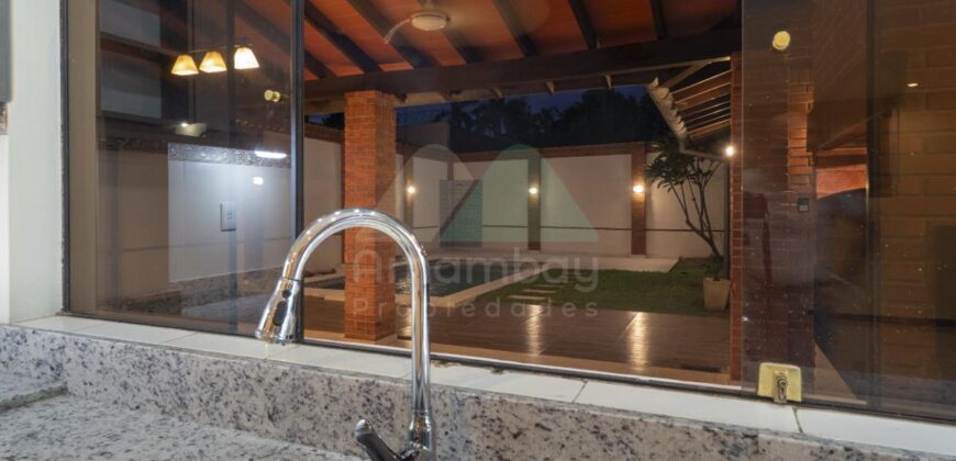 0530 CASA EN LAMBARÉ, ZONA AVDA. BONIFACIO OVANDO