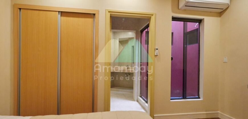 0536 CASA EN BARRIO LAS MERCEDES, ZONA COLEGIO INTERNACIONAL