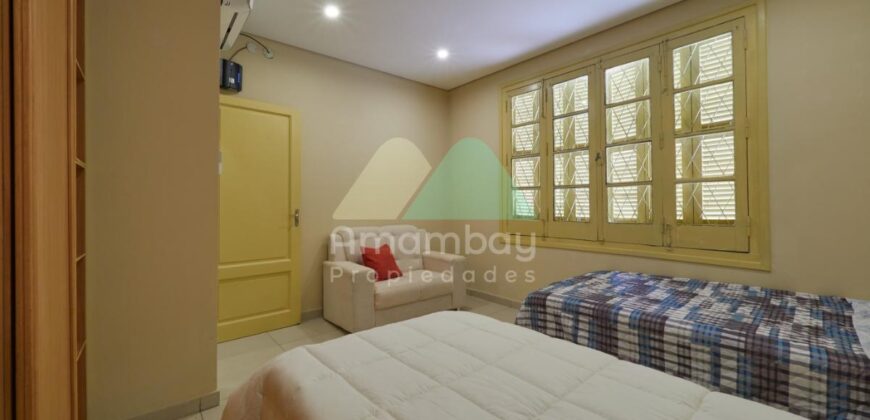 0536 CASA EN BARRIO LAS MERCEDES, ZONA COLEGIO INTERNACIONAL
