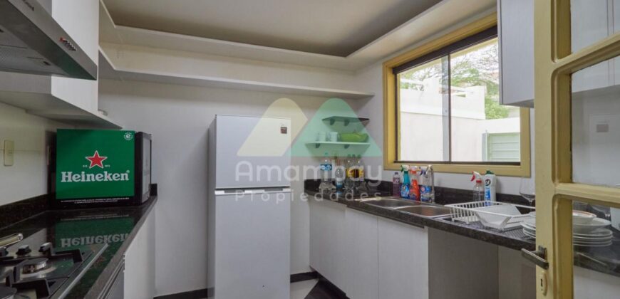 0536 CASA EN BARRIO LAS MERCEDES, ZONA COLEGIO INTERNACIONAL