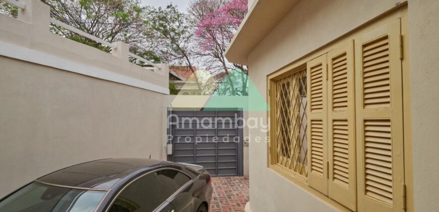 0536 CASA EN BARRIO LAS MERCEDES, ZONA COLEGIO INTERNACIONAL