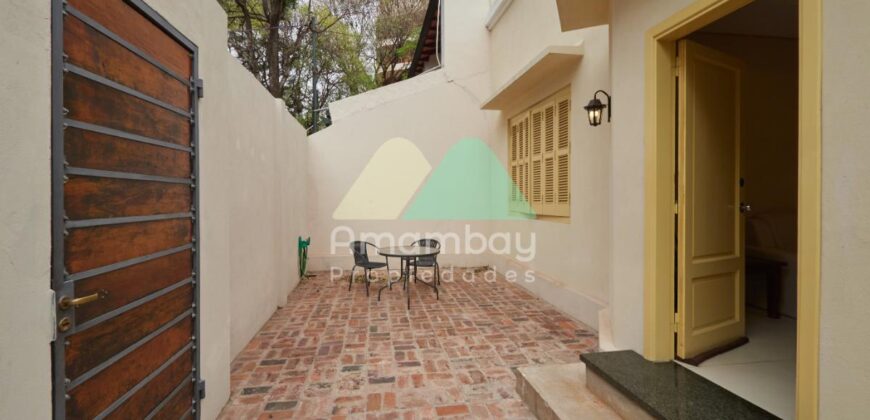 0536 CASA EN BARRIO LAS MERCEDES, ZONA COLEGIO INTERNACIONAL