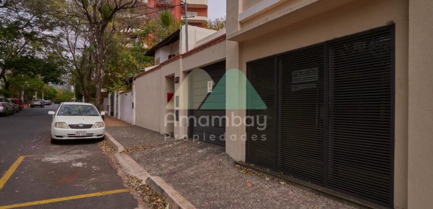 0536 CASA EN BARRIO LAS MERCEDES, ZONA COLEGIO INTERNACIONAL