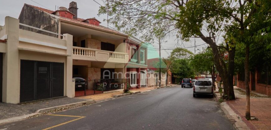 0536 CASA EN BARRIO LAS MERCEDES, ZONA COLEGIO INTERNACIONAL
