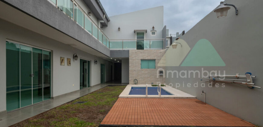 0568 RESIDENCIA EN BARRIO SAN CRISTÓBAL, ZONA DENIS ROA