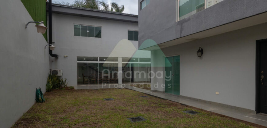 0568 RESIDENCIA EN BARRIO SAN CRISTÓBAL, ZONA DENIS ROA