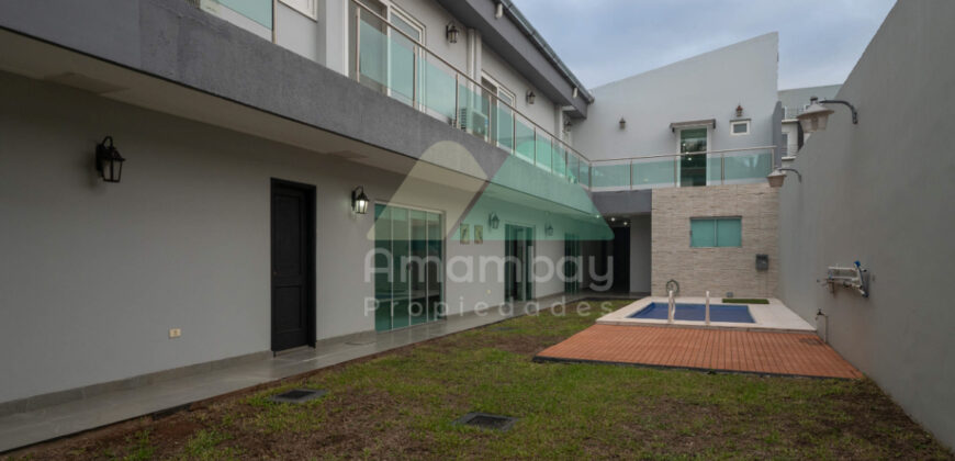 0568 RESIDENCIA EN BARRIO SAN CRISTÓBAL, ZONA DENIS ROA
