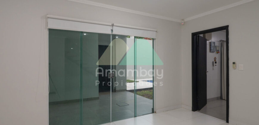 0568 RESIDENCIA EN BARRIO SAN CRISTÓBAL, ZONA DENIS ROA