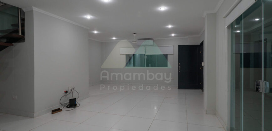 0568 RESIDENCIA EN BARRIO SAN CRISTÓBAL, ZONA DENIS ROA