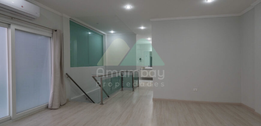 0568 RESIDENCIA EN BARRIO SAN CRISTÓBAL, ZONA DENIS ROA