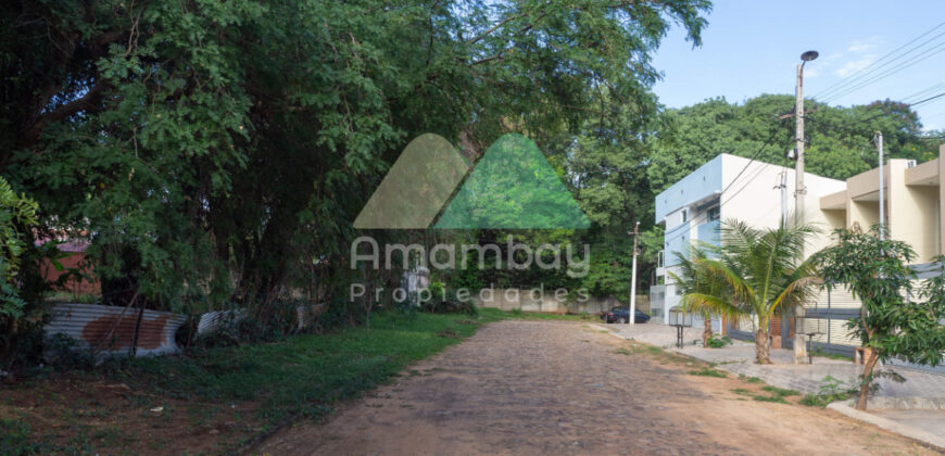 0573 TERRENO EN BARRIO ITÁ ENRAMADA, ZONA YACHT Y GOLF CLUB