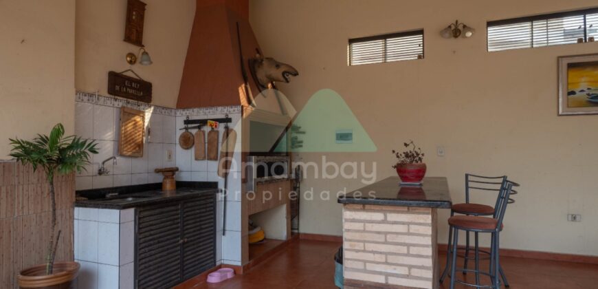 0580 CASA, OFICINA Y TINGLADO EN BARRIO SAJONIA