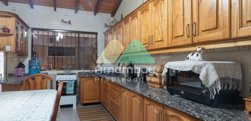 0590 CASA EN LAMBARÉ, ZONA MUNICIPALIDAD