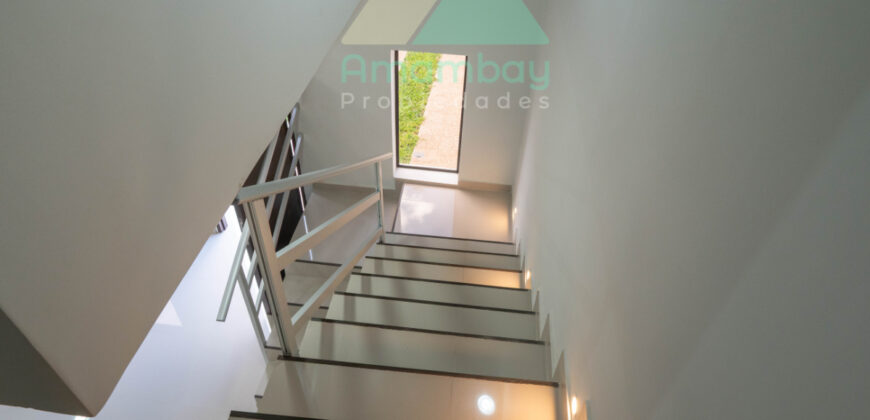 0591 DÚPLEX A ESTRENAR EN LAMBARÉ, ZONA SUPERSEIS