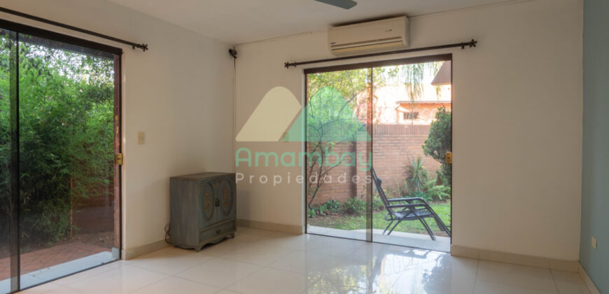 0596 CASA EN BARRIO MARISCAL ESTIGARRIBIA, ZONA CASA RICA