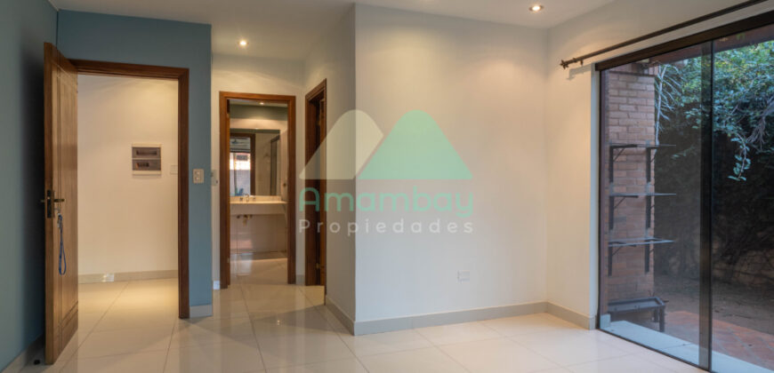 0596 CASA EN BARRIO MARISCAL ESTIGARRIBIA, ZONA CASA RICA