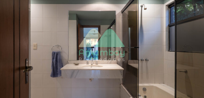 0596 CASA EN BARRIO MARISCAL ESTIGARRIBIA, ZONA CASA RICA