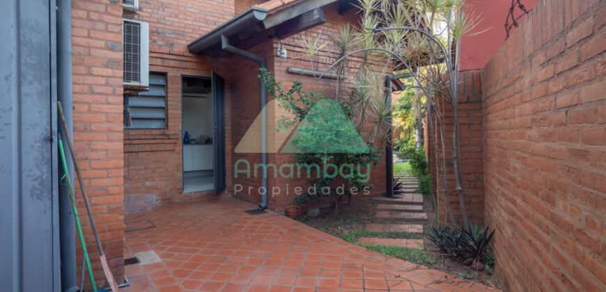 0596 CASA EN BARRIO MARISCAL ESTIGARRIBIA, ZONA CASA RICA