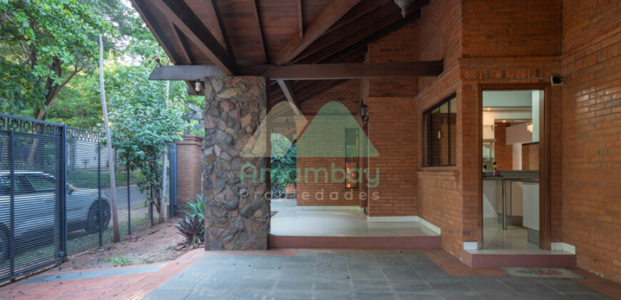 0596 CASA EN BARRIO MARISCAL ESTIGARRIBIA, ZONA CASA RICA