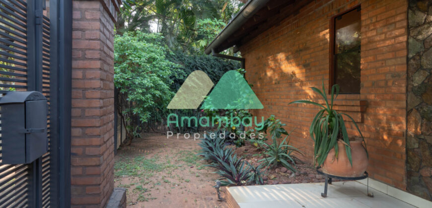 0596 CASA EN BARRIO MARISCAL ESTIGARRIBIA, ZONA CASA RICA