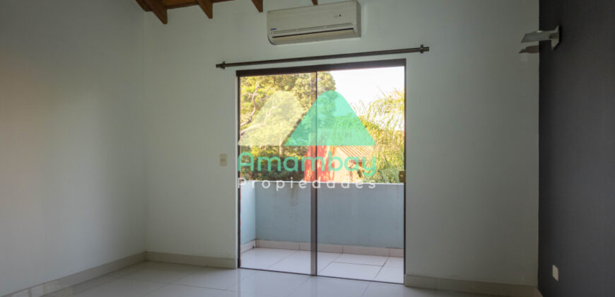 0596 CASA EN BARRIO MARISCAL ESTIGARRIBIA, ZONA CASA RICA