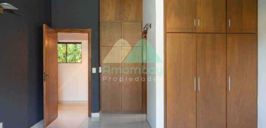 0596 CASA EN BARRIO MARISCAL ESTIGARRIBIA, ZONA CASA RICA