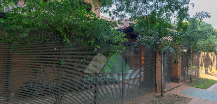 0596 CASA EN BARRIO MARISCAL ESTIGARRIBIA, ZONA CASA RICA