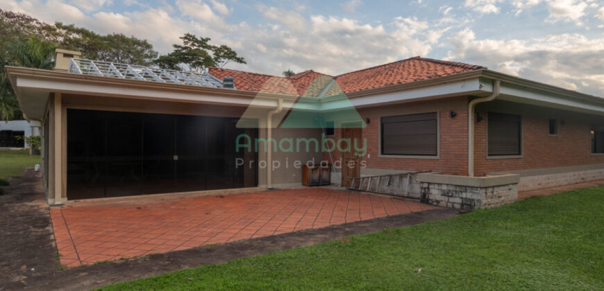 0601 RESIDENCIA EN LAMBARÉ, BARRIO PARQUES DEL YACHT