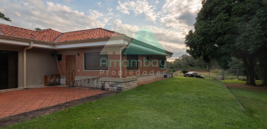 0601 RESIDENCIA EN LAMBARÉ, BARRIO PARQUES DEL YACHT