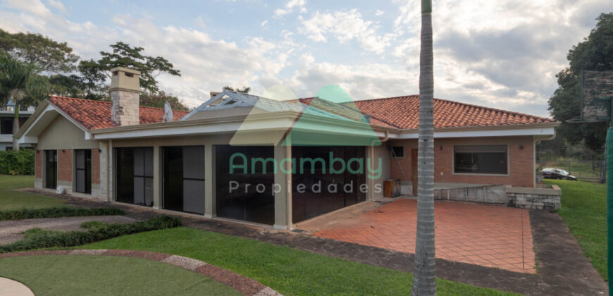 0601 RESIDENCIA EN LAMBARÉ, BARRIO PARQUES DEL YACHT