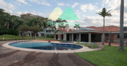 0601 RESIDENCIA EN LAMBARÉ, BARRIO PARQUES DEL YACHT