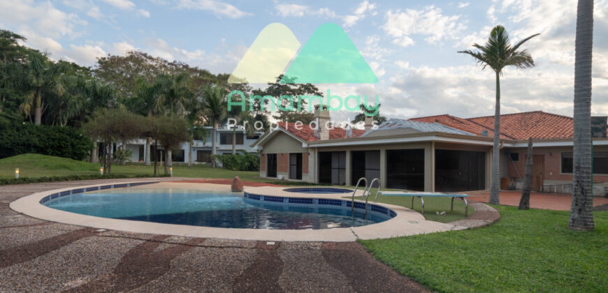 0601 RESIDENCIA EN LAMBARÉ, BARRIO PARQUES DEL YACHT