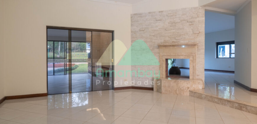 0601 RESIDENCIA EN LAMBARÉ, BARRIO PARQUES DEL YACHT