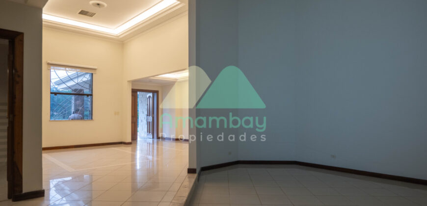 0601 RESIDENCIA EN LAMBARÉ, BARRIO PARQUES DEL YACHT